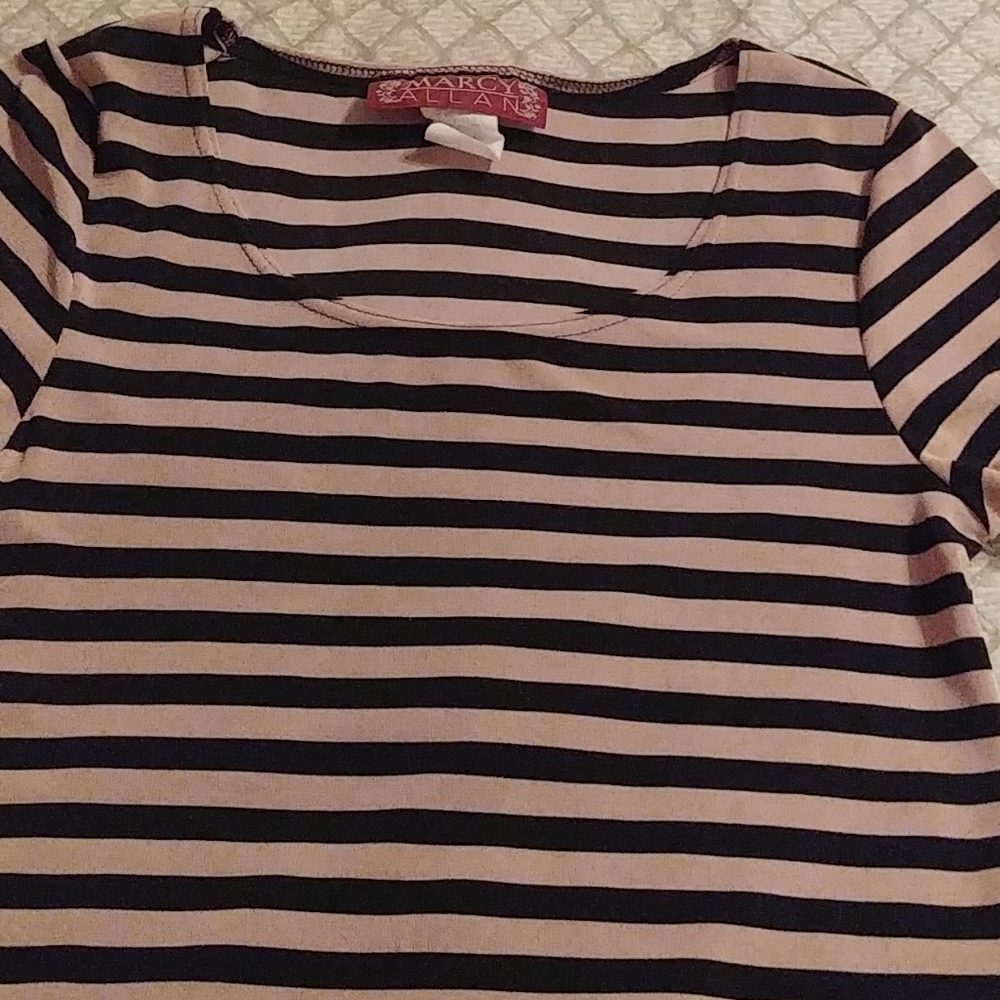 Marcy Allen Size M,Black & Gold horizontal striped Blouse